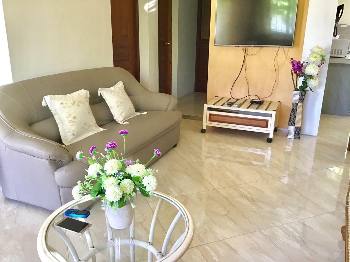 Cardamon Villa Is A 2 Bedroom With 1 Bathroom And Seperate Toilet Detached House With Ac And Swimming Pool , 5 Minutes Walk From Flic En Flac Public Beach Exteriér fotografie