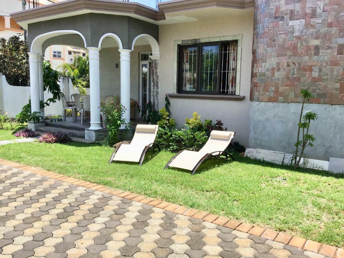 Cardamon Villa Is A 2 Bedroom With 1 Bathroom And Seperate Toilet Detached House With Ac And Swimming Pool , 5 Minutes Walk From Flic En Flac Public Beach Exteriér fotografie