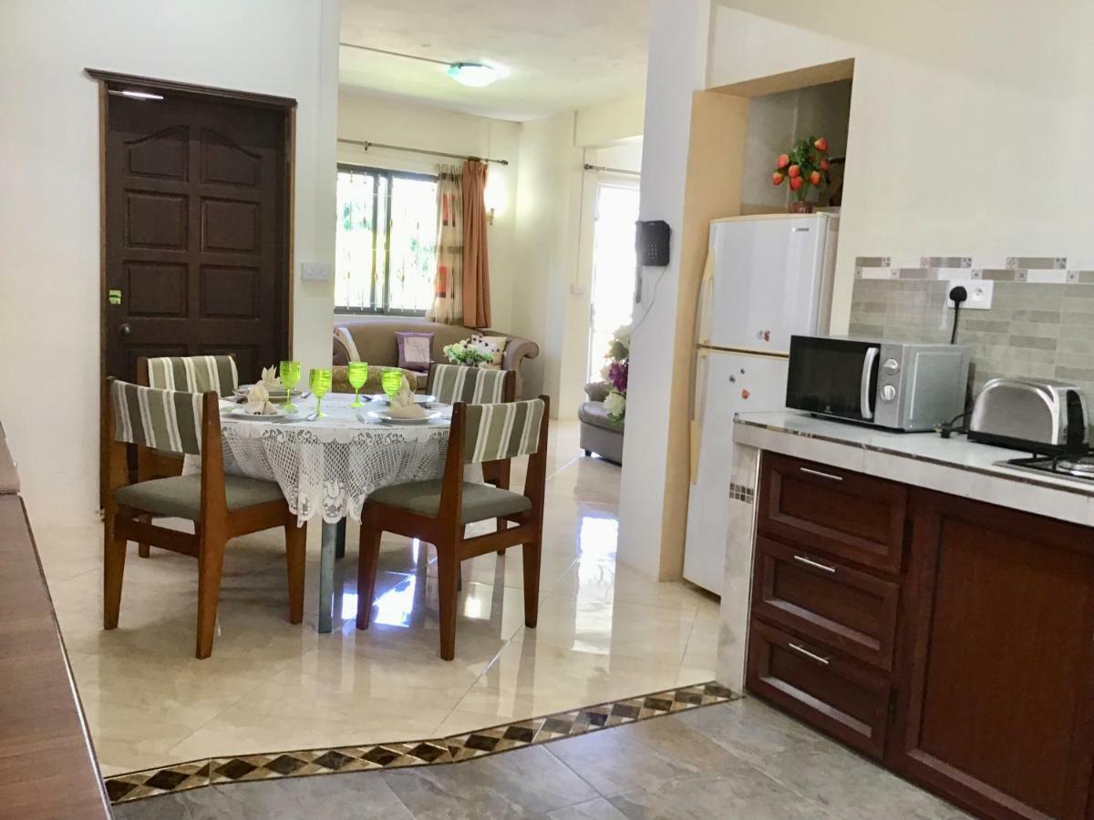 Cardamon Villa Is A 2 Bedroom With 1 Bathroom And Seperate Toilet Detached House With Ac And Swimming Pool , 5 Minutes Walk From Flic En Flac Public Beach Exteriér fotografie