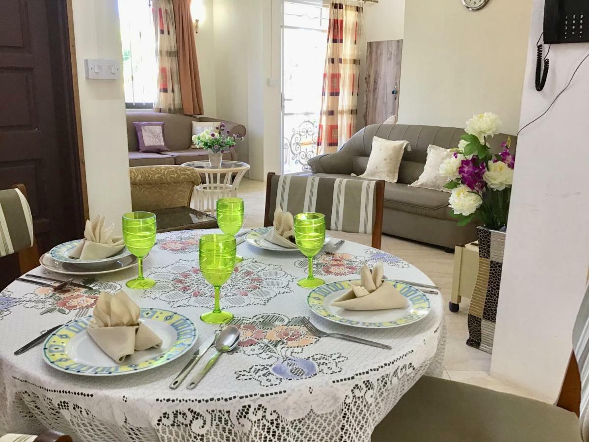 Cardamon Villa Is A 2 Bedroom With 1 Bathroom And Seperate Toilet Detached House With Ac And Swimming Pool , 5 Minutes Walk From Flic En Flac Public Beach Exteriér fotografie