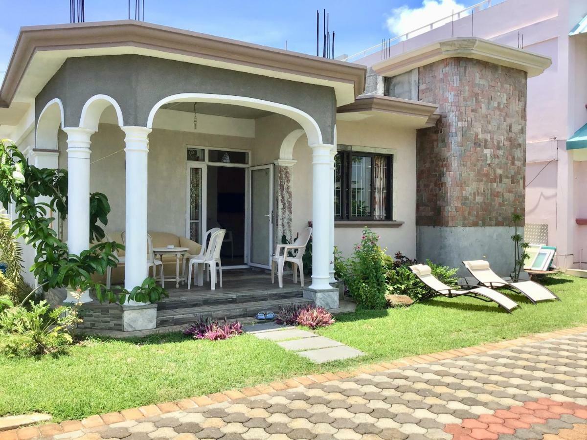 Cardamon Villa Is A 2 Bedroom With 1 Bathroom And Seperate Toilet Detached House With Ac And Swimming Pool , 5 Minutes Walk From Flic En Flac Public Beach Exteriér fotografie