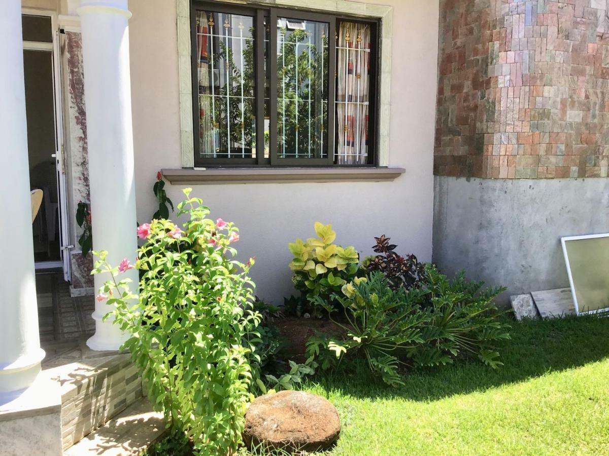 Cardamon Villa Is A 2 Bedroom With 1 Bathroom And Seperate Toilet Detached House With Ac And Swimming Pool , 5 Minutes Walk From Flic En Flac Public Beach Exteriér fotografie