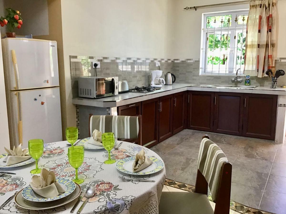Cardamon Villa Is A 2 Bedroom With 1 Bathroom And Seperate Toilet Detached House With Ac And Swimming Pool , 5 Minutes Walk From Flic En Flac Public Beach Exteriér fotografie
