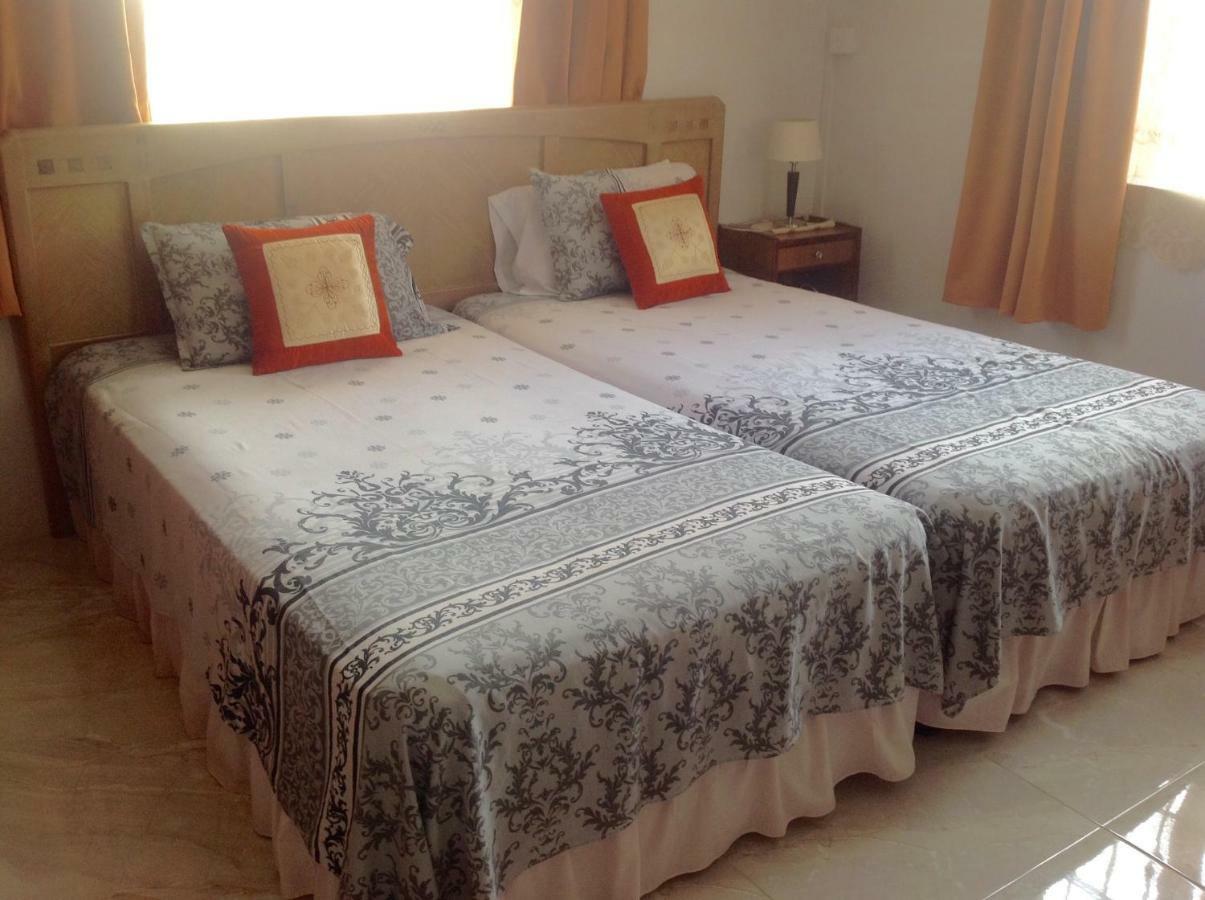 Cardamon Villa Is A 2 Bedroom With 1 Bathroom And Seperate Toilet Detached House With Ac And Swimming Pool , 5 Minutes Walk From Flic En Flac Public Beach Exteriér fotografie